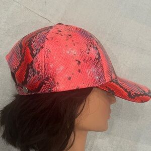 [OS]Steve Madden Pink and Black Faux Snake Skin Snap Back Cap
